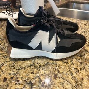 New Balance 327 Tennis Shoes